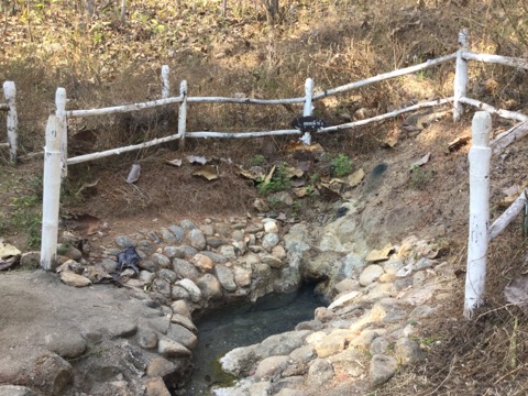 f:id:akane1033:20180119032627j:image 【タイ】秘境温泉!?メーサリアンに近い「Mae Um Long Luang Hot Springs」に行ってきました