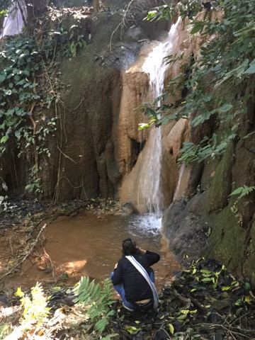 f:id:akane1033:20180120223241j:image 【タイ・メーサリアン】ガイドブックに載ってない!?「Mae Sawan Noi Waterfall」の滝がとても素敵だった