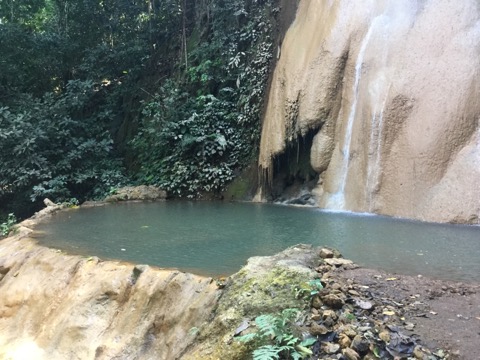 f:id:akane1033:20180120223325j:image 【タイ・メーサリアン】ガイドブックに載ってない!?「Mae Sawan Noi Waterfall」の滝がとても素敵だった