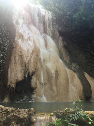 f:id:akane1033:20180120223335j:image 【タイ・メーサリアン】ガイドブックに載ってない!?「Mae Sawan Noi Waterfall」の滝がとても素敵だった