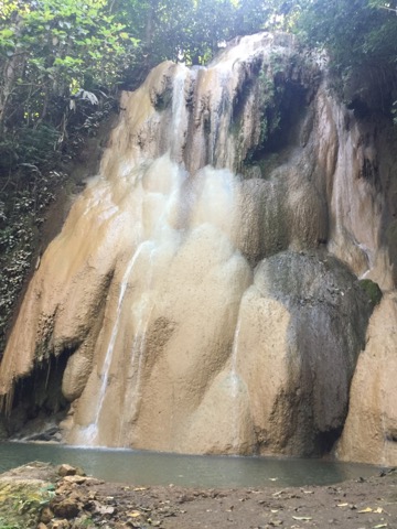 f:id:akane1033:20180120223346j:image 【タイ・メーサリアン】ガイドブックに載ってない!?「Mae Sawan Noi Waterfall」の滝がとても素敵だった