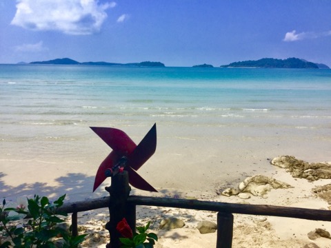 【タイ・チャーン島】海沿いなのに安くて静か！秘境感漂うおすすめバンガロー「ロングビーチ・リゾート」
