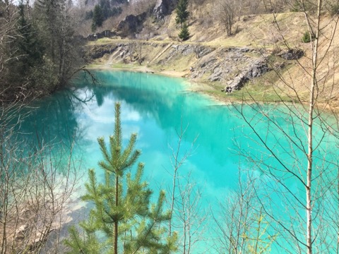 インスタ映え必須！ドイツで話題の真っ青な湖「ブラウアー湖」