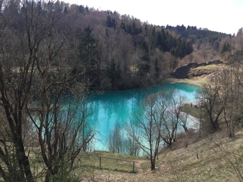 インスタ映え必須！ドイツで話題の真っ青な湖「ブラウアー湖」
