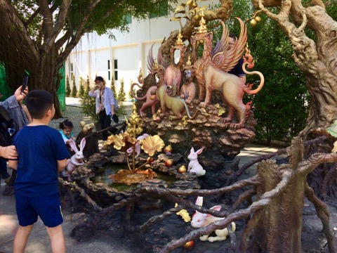 タイ・チェンライにある「白い寺（ホワイトテンプル）」が、想像以上にぶっ飛んでた