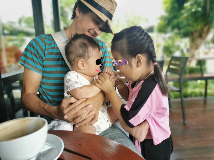 【衝撃】タイ人、赤ちゃんに対しフレンドリーすぎる